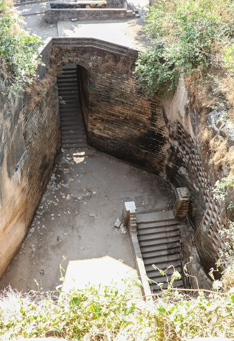 નવઘણ કૂવો, ઉપરકોટ