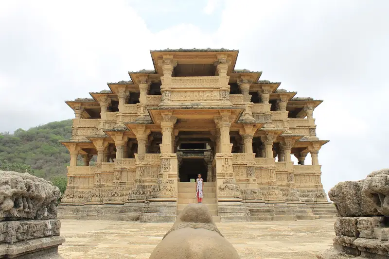 નવલખા મંદિર, ઘુમલી